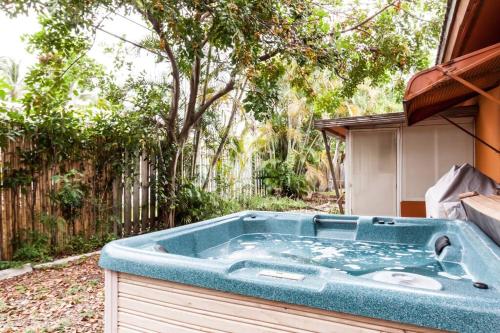 Comfortable Home, 7 min Walk to Beach, Hot Tub, photo 4
