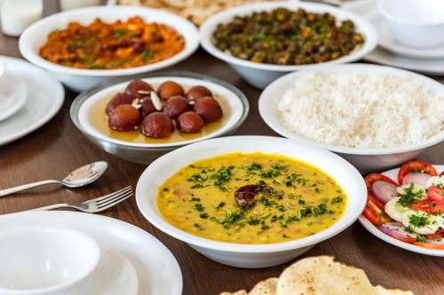 Food and beverages, SaffronStays Hillside Harriers, Lonavala - A Frame chalets with bathtub for couples in Lonavala