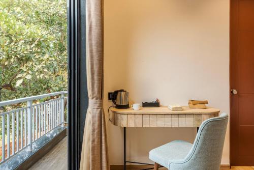 Balcony/terrace, SaffronStays Hillside Harriers, Lonavala - A Frame chalets with bathtub for couples in Lonavala