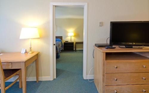 Coastal Inn - Kingfisher Room Type - One-Bedroom Apartment