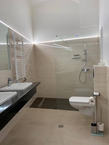 Gizella Hotel and Restaurant - image 12