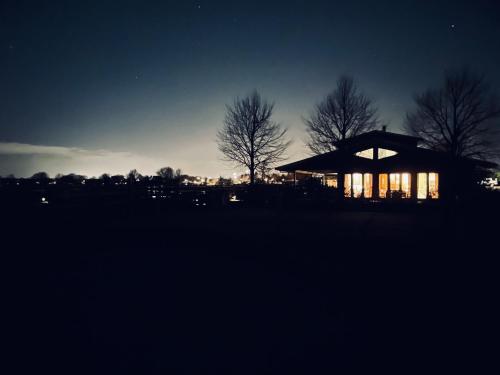 外部景觀, Hestar Husid, het luxe paardenhuis in 市中心