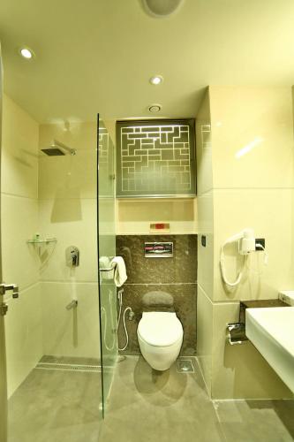 Deluxe Room (Locals and Unmarried Couples are not allowed) image 1