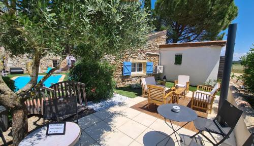 Faciliteiten, Logis Hotel La Bastide Saint Bach in Suze La Rousse