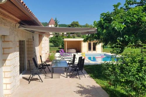 Villa de 4 chambres avec piscine privee spa et jardin clos a Prayssac