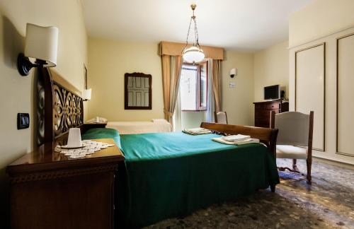 Quadruple Room with Private Bathroom