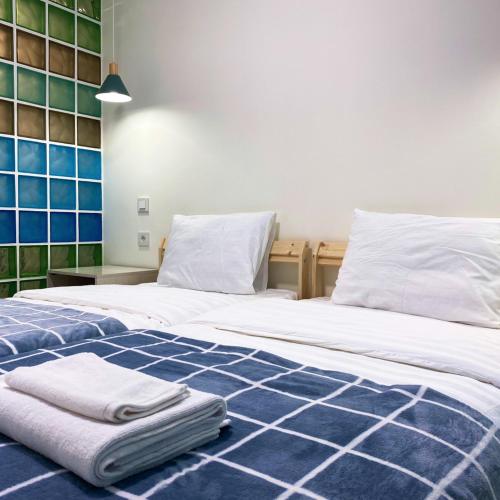 2 twin beds