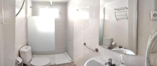 浴室, Apartamento a 5 min de la playa y el centro in 波里戈諾德聖伊西德羅