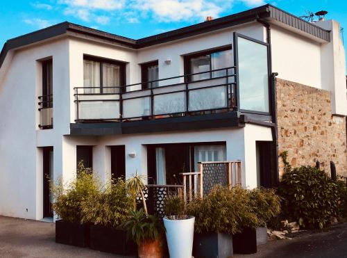 Chênes verts…Maisons moderne200 mètres des plages et, port plaisance kernevel, proche commerces. gîte à louer Zanflamme