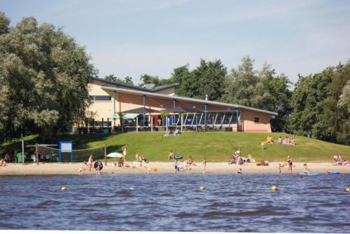  Kajuit423 6pers 5sterren vakantiepark Bergumermeer aan het water in Friesland met zwembad in Suameer