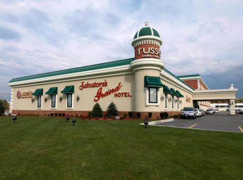 Salvatores Grand Hotel in Williamsville, USA