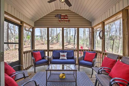 Less than 3 miles to Downtown with firepit in Ellijay, USA