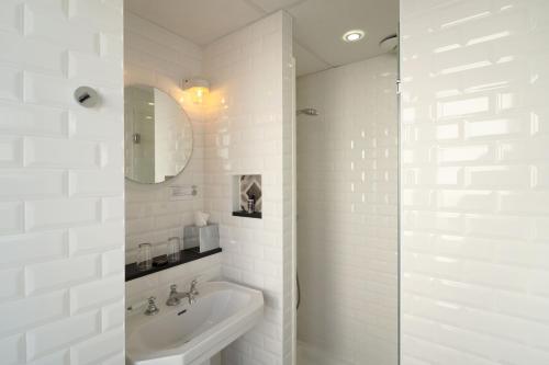 Best Western Plus Hôtel Littéraire Marcel Aymé - image 11