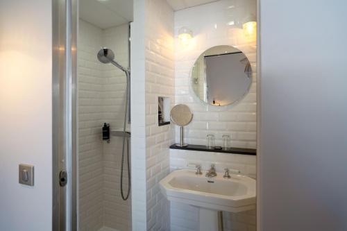 Best Western Plus Hôtel Littéraire Marcel Aymé - image 13