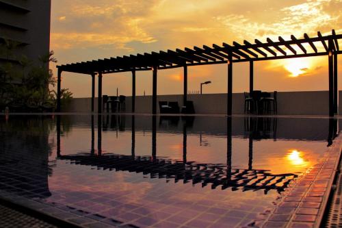 Swimming pool, Hotel Trinitarias Suites in Barquisimeto