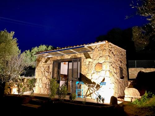 BERGERIE CASA SANTU 22m2, patio 35m2, en pierres typique, tout équipé et neuf,DE SATERDAY EN SATERDAY gîte à louer Monacia-d'Aullène