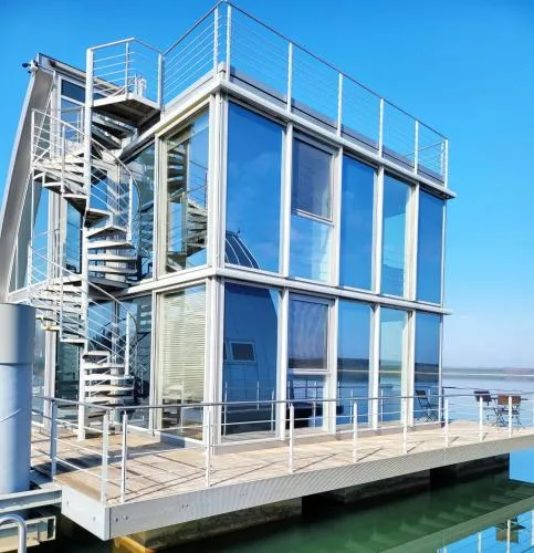 schwimmende Ferienwohnung Rooftop in Elsterheide, Deutschland