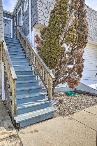 Akron Apartment w/ Balcony - Hunting Nearby! in Vermilion