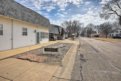 Akron Apartment w/ Balcony - Hunting Nearby! in Vermilion