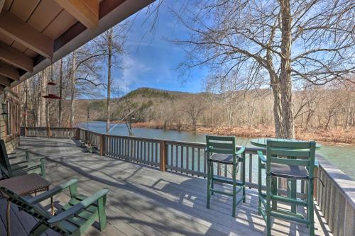 Serenity on the River Luxe Lewisburg Cabin!