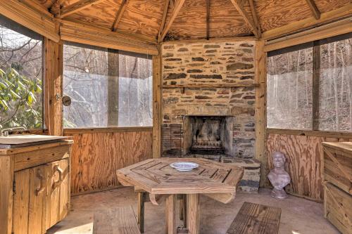 Serenity on the River Luxe Lewisburg Cabin!