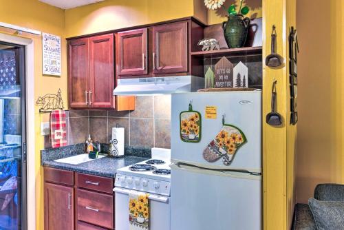 1 Mi to Lake Lure Studio with Resort Amenities detail