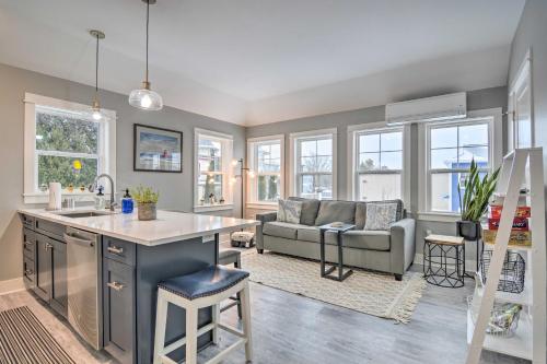 Updated Charlevoix Townhome Walk to Downtown - Charlevoix