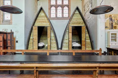 Sleeping in a Church - Bed & Bar Tolomeus, Diksmuide (foto 7)