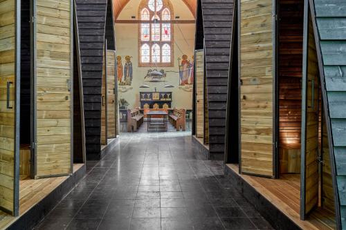 Sleeping in a Church - Bed & Bar Tolomeus, Diksmuide (foto 9)