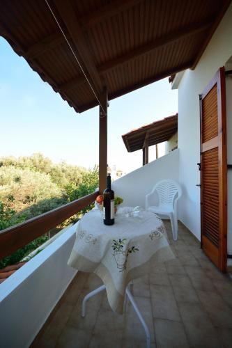 شرفة/ تراس, Studios Calvinos in Kampos Marathokampou