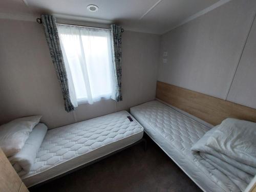 2 bedrooms, 4 beds