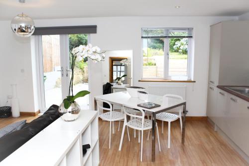 Lux Apartment - image 7