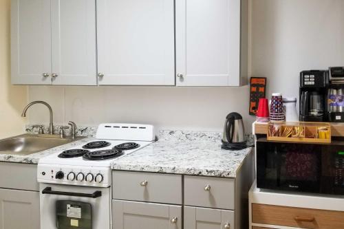 Charming Yonkers Retreat - 10 Mi to Central Park! in Yonkers, USA