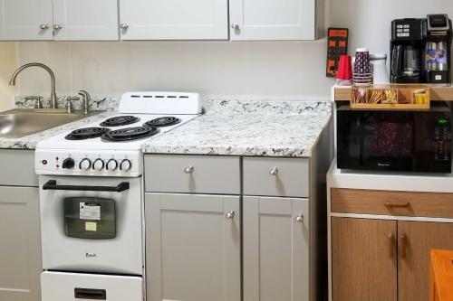 Charming Yonkers Retreat - 10 Mi to Central Park! in Yonkers, USA