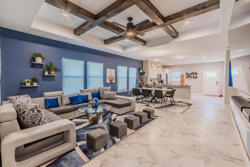 Modern 4 BR Near Downtown, Zoo - Lancaster, TX
