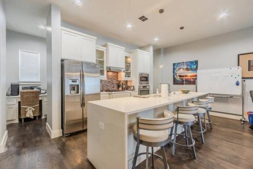 Stunning Townhome Near Uptown in Dallas, USA
