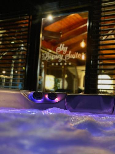 Sky Luxury Suite - image 5