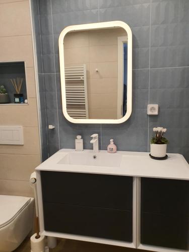 Tony's suite with parking, Atenas (foto 8)