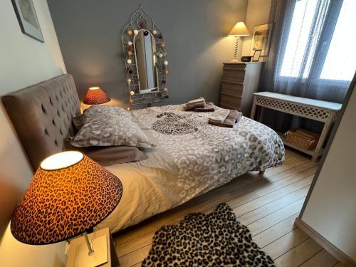 1 queen bed, 1 sofa bed