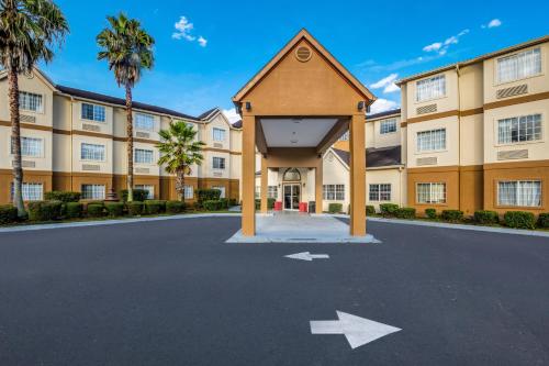 Red Roof Inn PLUS+ & Suites Savannah – I-95