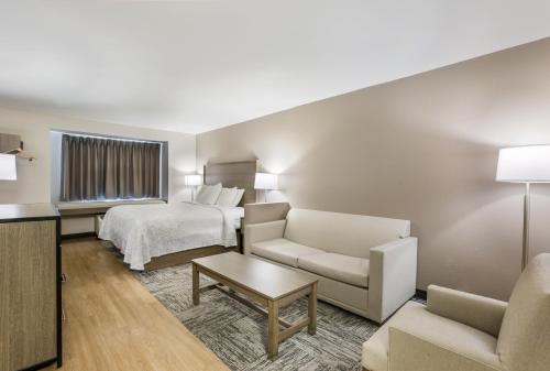 Red Roof Inn PLUS+ & Suites Savannah – I-95 - image 12