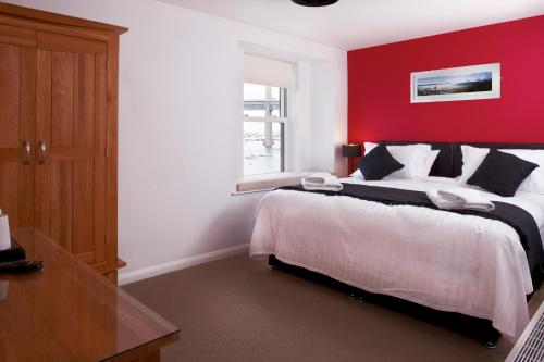 Double or twin room, deluxe, river view