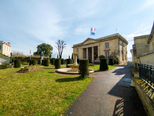Chaleureux appartement à deux pas du centre-ville de Castillon, de la Dordogne et proche Saint-Emilion