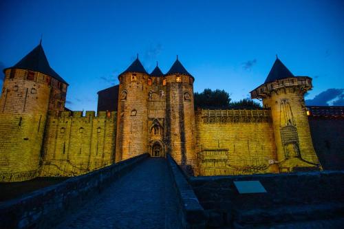 Tout confort ! Climatisation, Calme, Piscine, Parking Gratuit, Terrasse,  Wifi, Carcassonne