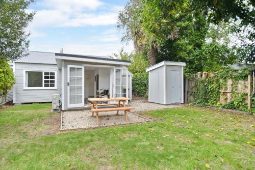 Two-Bedroom House image 4