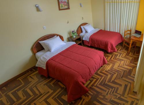 1 double bed, 1 twin bed