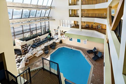 The Atrium Resort - image 11