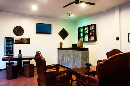 Private Boutique Home with Pool, The Fin Inn photo 2