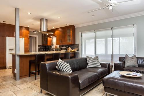 Comfortable Home, 7 min Walk to Beach, Hot Tub, photo 3