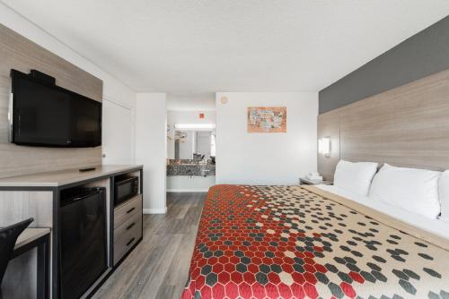 Econo Lodge Inn & Suites Bricktown